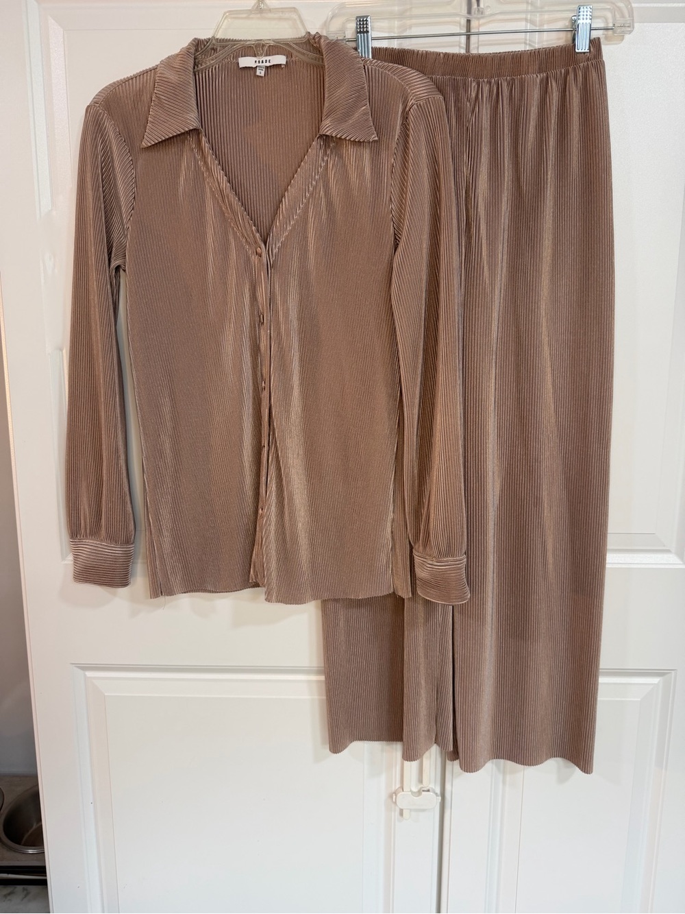 RO & DE Pleated Plissé Matching 2-Piece Lounge Set Mauve Taupe Small